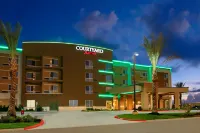 Courtyard Victoria - parking