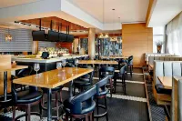 Four Points by Sheraton Calgary Airport - bar