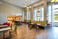 Hampton Inn & Suites by Hilton Edmonton St. Albert - 2-Star