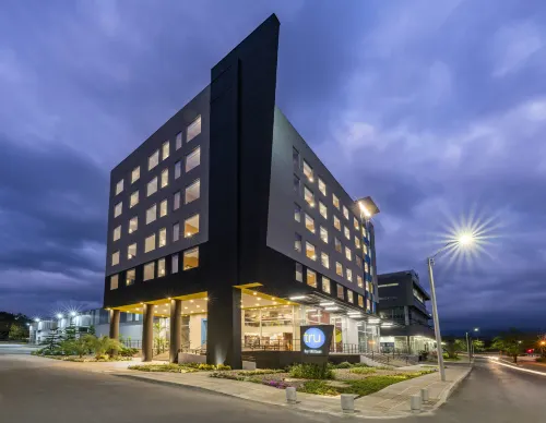 Tru by Hilton Cali Sur - parking