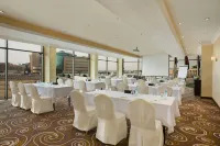DoubleTree by Hilton Dhahran - Barer