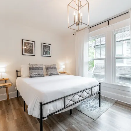 Comfortable Pet-Friendly Home in Downtown