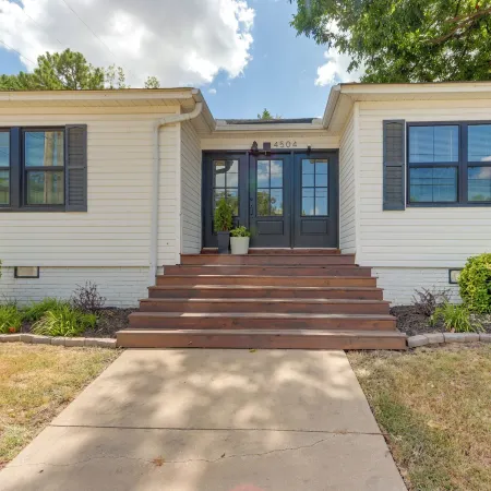 Walk to Uafs & Dining! Entire Home w/ Deck