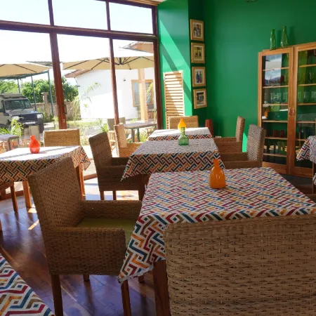 Moyoni Africa Lodge & Tours