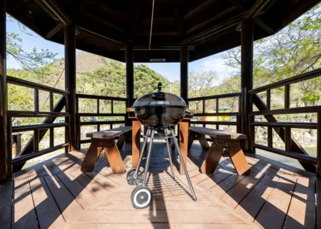 Danyang Ondal and Pyeonggang Pension Отели рядом с достопримечательностью «Guinsa Temple»