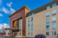 La Quinta Inn & Suites by Wyndham Lubbock West Medical Centr - piscina