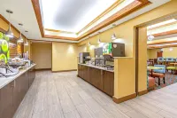 La Quinta Inn & Suites by Wyndham Midwest City - Tinker AFB - breakfast
