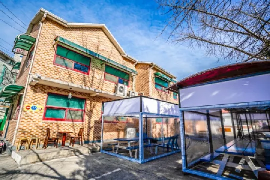 Eulwangri Bide 302 Pension Отели рядом с достопримечательностью «Xiannu Rock Coast»