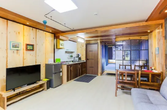 Gangneung Clay House Pension โรงแรมใกล้พิพิธภัณฑ์แดกยอนรยอง
