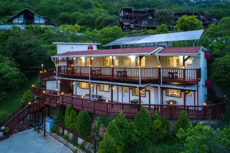 Gurye Dandelion Travel Pension