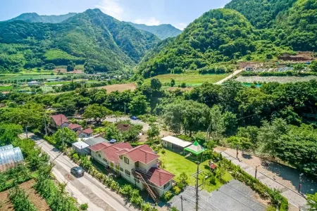 Danyang Macarong Pension Отели рядом с достопримечательностью «Guinsa Temple»