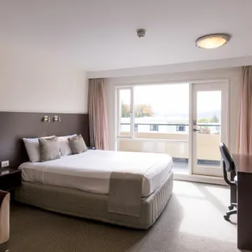 St Ives Apartments Hotels near Army Museum of Tasmania