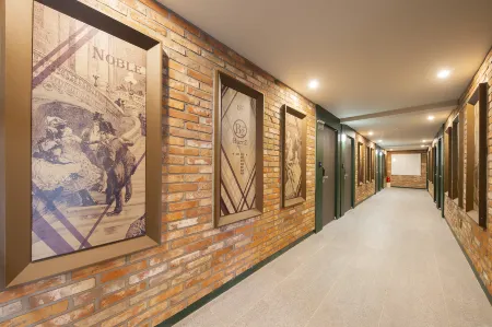 Pyeongtaek Hotel Barts Отели рядом со станцией Pyeongtaeg Station