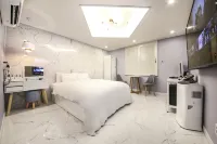 Gwangju Daein-Dong Hotel Haru - 2 ดาว