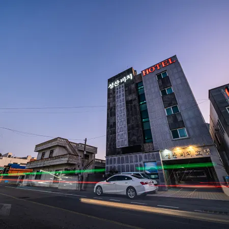 Seogwipo Beach Hotel Отели рядом с достопримечательностью «Тон-Амса»