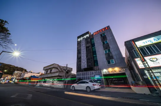 Seogwipo Beach Hotel โรงแรมใกล้อัมซาดง