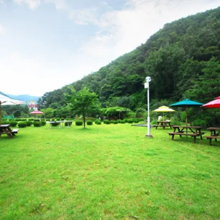 Jeongdongjin Sanseong Pensiontel Отели рядом с достопримечательностью «Парк Hourglass»