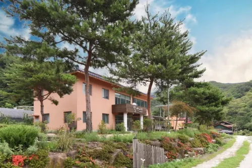 Gwangyang Sandalbaengi Pension