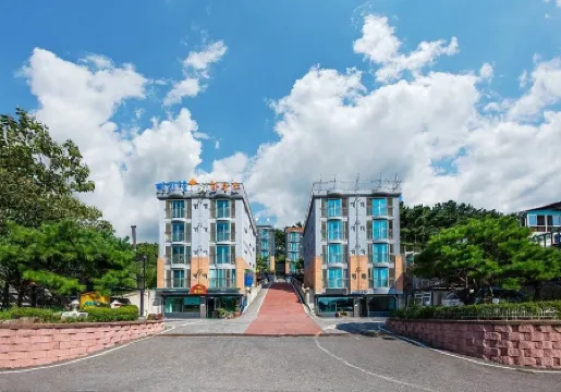 Eurwangni Beach Hill View House Pension Отели рядом с достопримечательностью «Бич- урваньский»