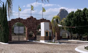 Hotel Villas Mahando - Housity