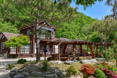 Hoengseong Dongdangmi Valley Campground and Dongdangmi Pension Отели в г. Хвенсон