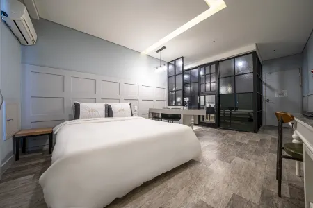 Sanbon Kkumuigungjeon Отели рядом с достопримечательностью «Hansei University»