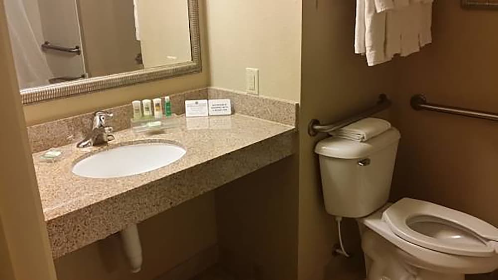 Country Inn & Suites by Radisson, Princeton, WV