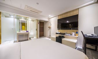 Hotel Buti &