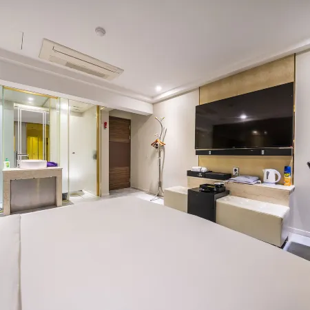 Hotel Buti &