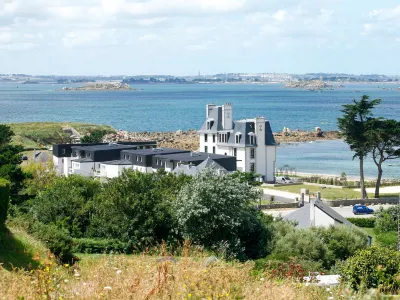 Domaine des Roches Jaunes Hotels near Pointe du Diben
