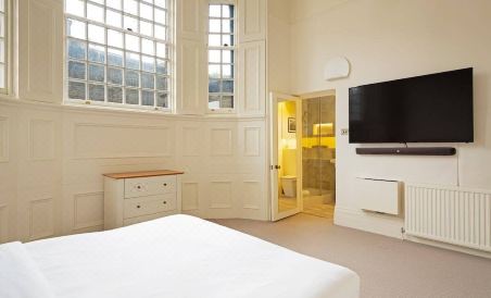 Bright 2 Bedroom Apartment in South Kensington