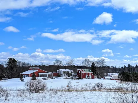 Maple Hill Farm Inn Hotels near Kennebec Cabin Company