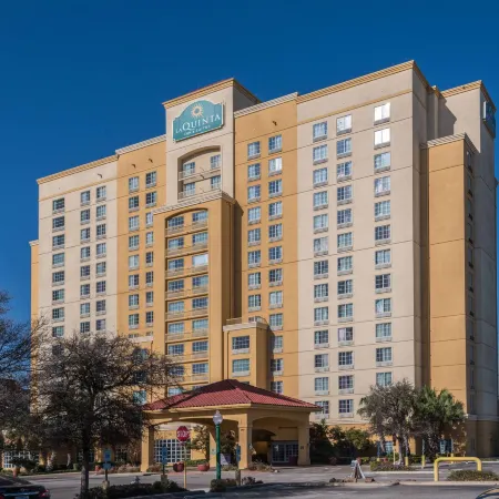 La Quinta Inn & Suites by Wyndham San Antonio Riverwalk