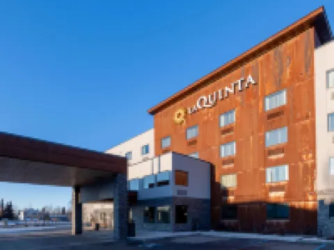 La Quinta Inn & Suites by Wyndham Anchorage Airport アンカレッジのホテル
