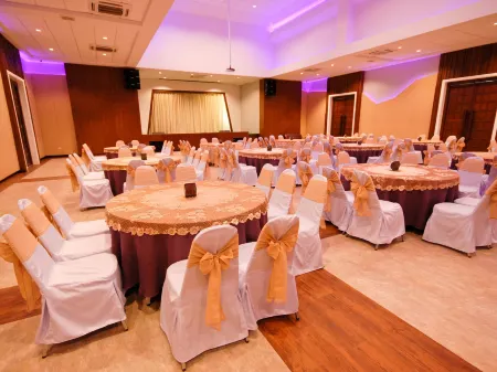 Phufa Waree Chiangrai Resort Отели рядом с достопримечательностью «Mea Fah Luang University»