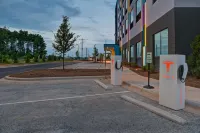 Tru by Hilton Mooresville - parking