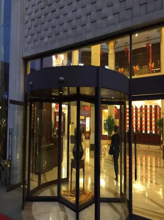 White Dolphin Hotel Отели рядом с достопримечательностью «Qinzhou University Xianghuiyuan Campus»