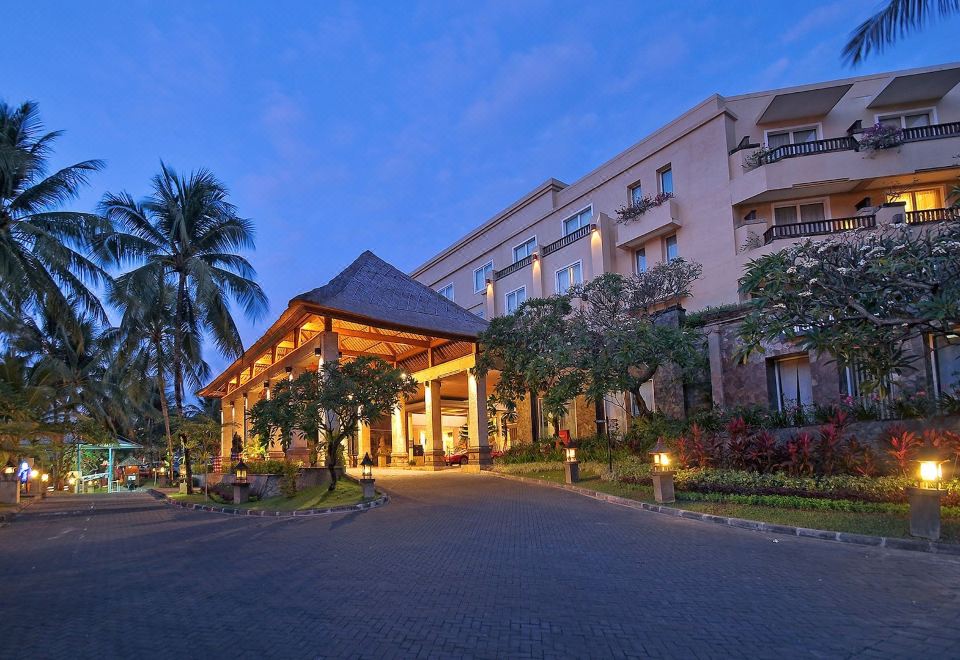 꾸따 파라디소 호텔