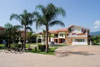 Club Esse Aquilia Beach Village Resort のホテル