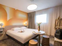 Ibis Styles Pertuis Portes du Luberon فنادق في Cadenet
