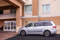La Quinta Inn & Suites by Wyndham Rochester Mayo Clinic S - parking