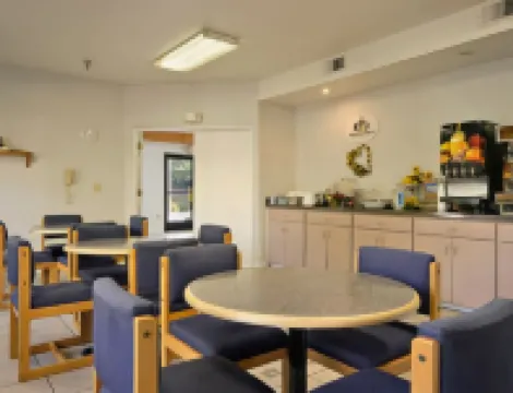 クオリティ イン フレズノ ニア ユニバーシティ