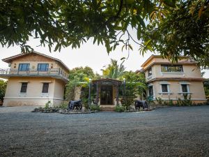 Gir Lions Paw Resort with Swimming Pool