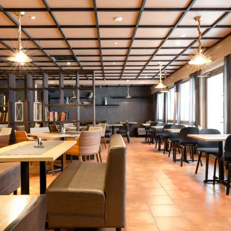 Samantta Hotel & Restaurant