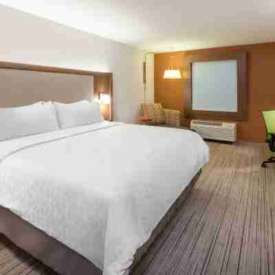 Holiday Inn Express & Suites Lincoln Downtown Rooms