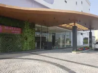 欽奈瑞加納塔中央RS奧馬爾酒店