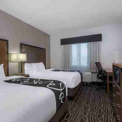 La Quinta Inn & Suites by Wyndham Fairbanks Airport Rooms