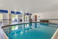 Quality Inn & Suites Hotels in Bay City