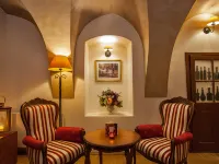 Hotel Santi Отели рядом с достопримечательностью «Центр города»