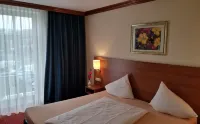 Villa Eichenau Hotels in Olching